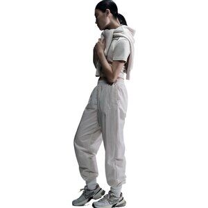 Nike Sport Essential Women Mid-Rise Oversized Woven Joggers,Light Orewood,small